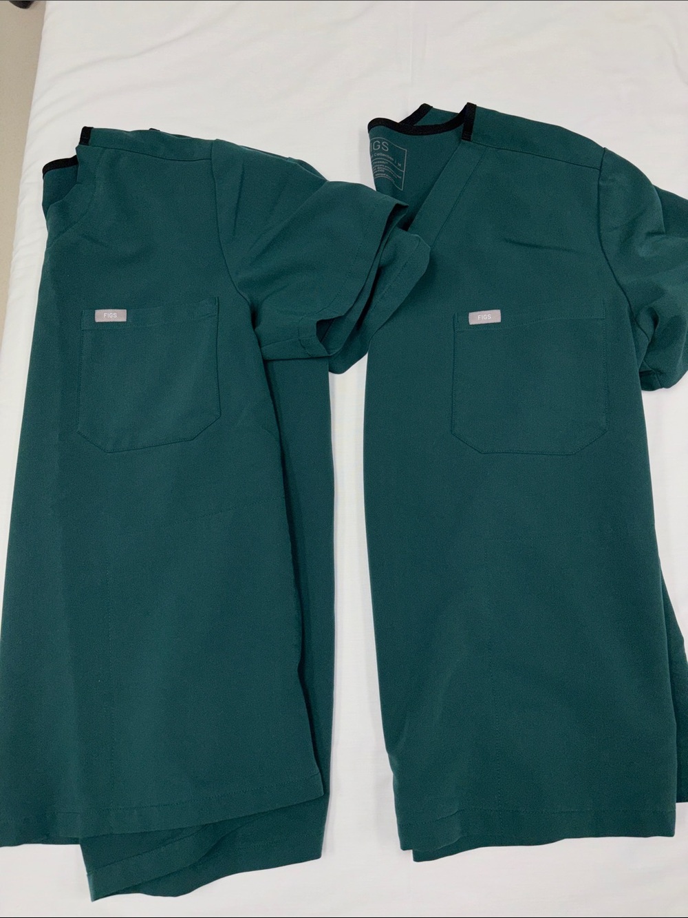 Bundle Figs  Chisec V-Neck Scrub top M forest green?